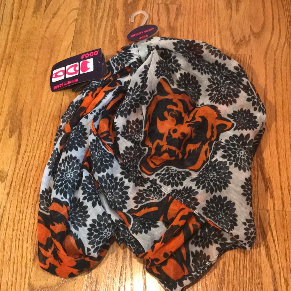 Chicago Bears Infinity Scarf 🐻🧡💙 NWT